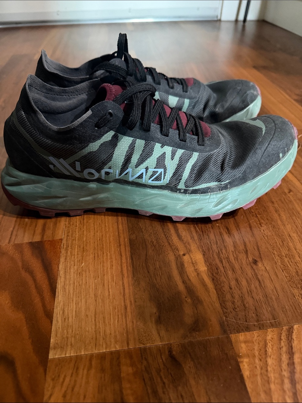 Men’s NNORMAL Kjerag Brut 01 Trail Runners in Black, Mint & Burgundy